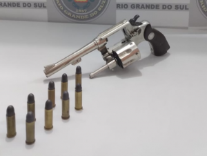 BM prende homem por porte ilegal de arma de fogo