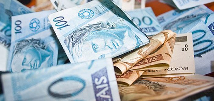 Com previsão de inflação maior, salário mínimo deve subir para R$ 1.087,84
