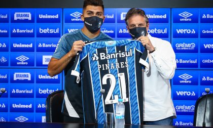 Meia chileno César Pinares é apresentado pelo Grêmio