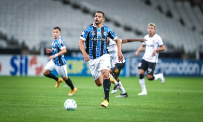 Grêmio empata sem gols, mesmo jogando com 2 a mais