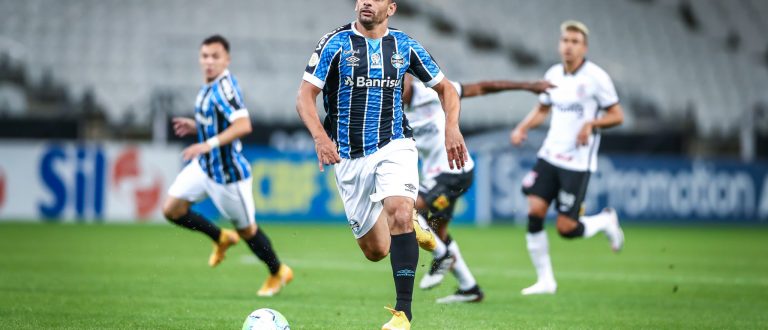 Grêmio empata sem gols, mesmo jogando com 2 a mais