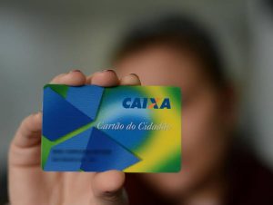 Caixa começa a pagar abono salarial a trabalhadores nascidos em novembro