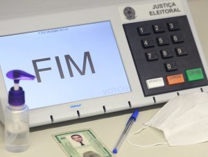 TSE reforça exigência de uso de máscara para votar