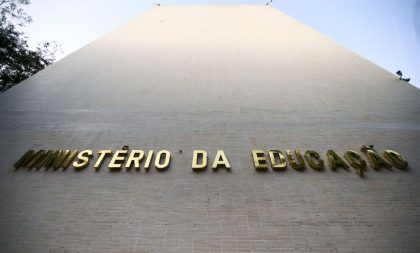 MEC muda para 1º de março aulas presenciais nas universidades federais