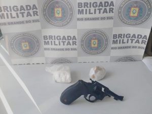 BM apreende droga e arma no Bairro Santo Antonio