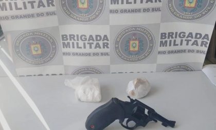 BM apreende droga e arma no Bairro Santo Antonio