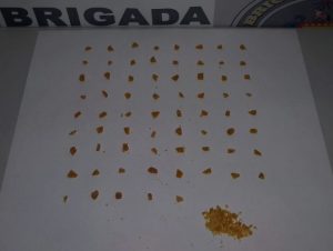 BM prende homem com 69 pedras de crack no Bairro Rio Branco