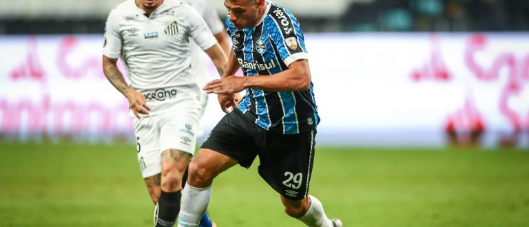 Com gol no último lance, Grêmio empata com Santos