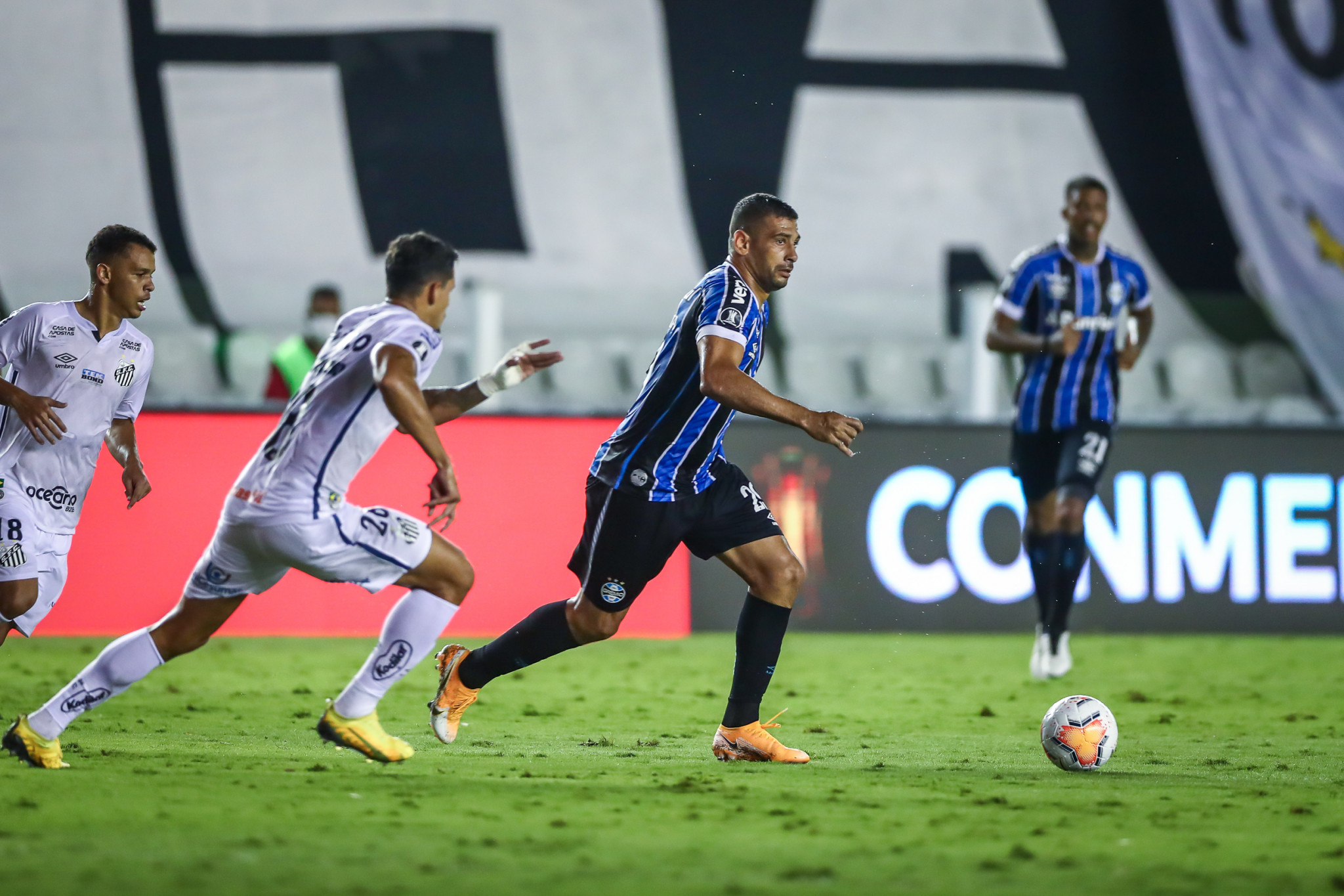 CR7 colorado, Luan sumido e Gabiru: memes da derrota do Grêmio no