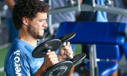 Grêmio faz treino regenerativo e inicia preparação para o confronto com o Sport