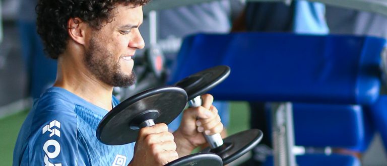 Grêmio faz treino regenerativo e inicia preparação para o confronto com o Sport