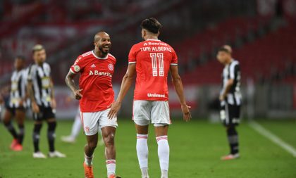 Inter volta a vencer com virada contra Botafogo