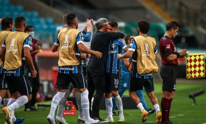 Grêmio vence de novo e garante classificação