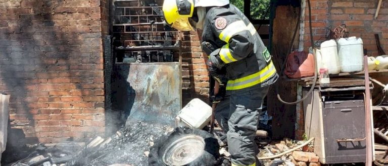 Incêndio atinge depósito de agroindústria em Restinga Sêca