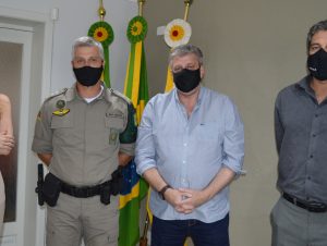 Prefeito José Otávio recebe comandante da Brigada