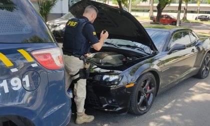 BR-290: PRF detém condutor de Camaro, após acidente com morte