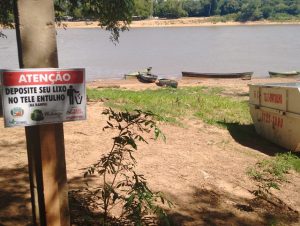 Placas orientam veranistas na Praia Velha no Rio Jacuí