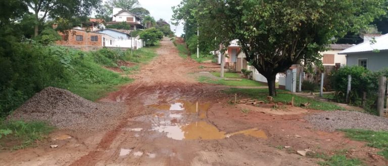 Moradores cobram reinício da pavimentação