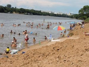 Acesso à Praia Nova passa a ser limitado em 1,5 mil banhistas