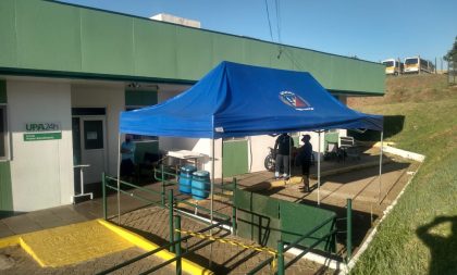 Área de atendimento da UPA ganha tenda para abrigar pacientes