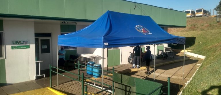 Área de atendimento da UPA ganha tenda para abrigar pacientes