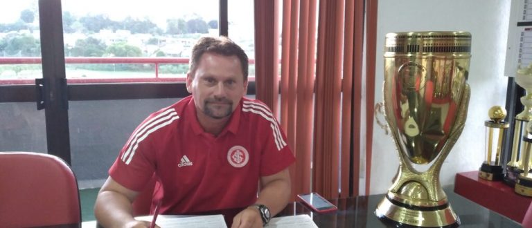 Internacional renova com o técnico Fábio Matias