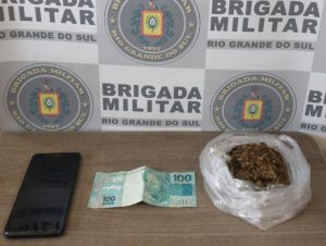 BM encontra droga em carro de aplicativo no Centro