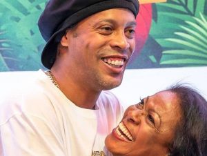 Mãe de Ronaldinho Gaúcho morre vítima de Covid-19 aos 71 anos