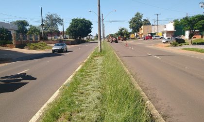 Canteiros na Marcelo Gama passam por limpeza