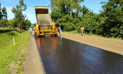 Avançam obras de pavimentação na ERS-403 em Cachoeira do Sul