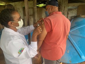 Roteiro garante vacinação a quilombolas no Irapuazinho