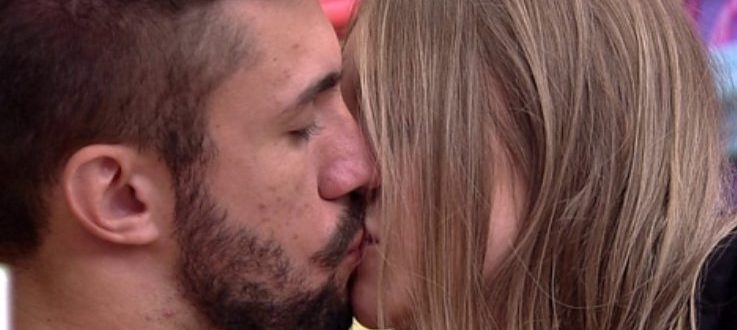 BBB: Carla passa mal. Arthur? Nem deu bola…