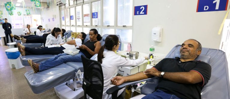 Covid-19: doações de sangue caem 20% e governo lança campanha