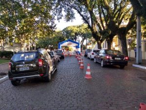 Drive thru vacina a partir dos 73 anos e em novo horário