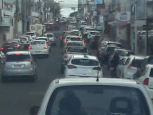 Carreata marca manifestação de apoio a Bolsonaro e pela abertura do comércio