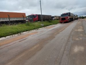 Movimentação na Granol: fila de caminhões chama atenção