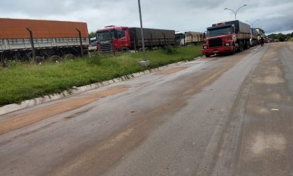 Movimentação na Granol: fila de caminhões chama atenção