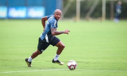 Grêmio treina em duas frentes no CT Luiz Carvalho