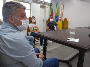 “Sem leito, sem médico, sem vacina”, lamenta José Otávio