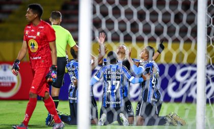 Grêmio volta a vencer e confirma classificação