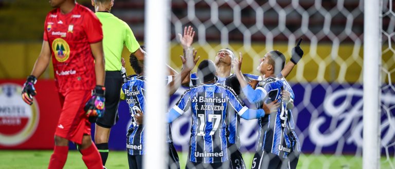 Grêmio volta a vencer e confirma classificação