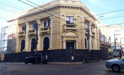 Câmara agiliza revitalização da parte externa do prédio