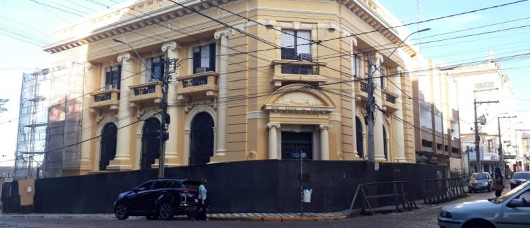 Câmara agiliza revitalização da parte externa do prédio