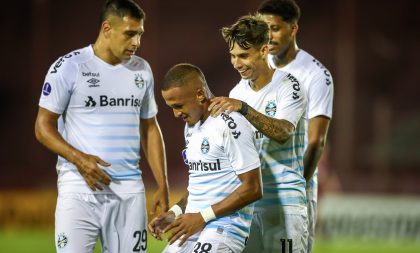 Grêmio vence Lanús e assume a liderança do grupo