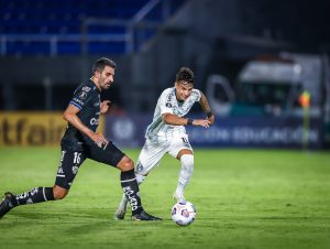 Grêmio perde de virada e decide vaga na Arena