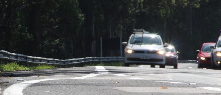 DetranRS reforça alerta para uso de farol em rodovias de pista simples