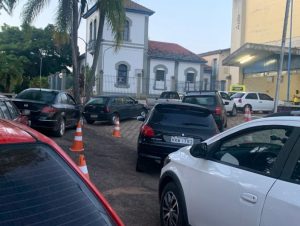 Drive thru e postos aplicaram mais 1.697 doses neste sábado