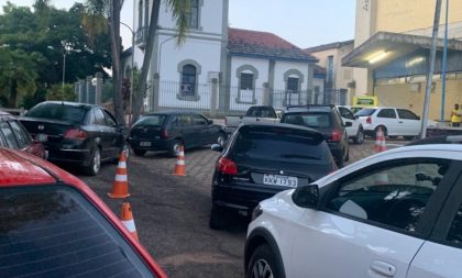 Drive thru e postos aplicaram mais 1.697 doses neste sábado