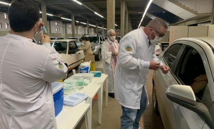 Drive thru oferece 2ª dose da CoronaVac e vacina da Gripe