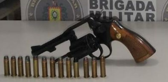 BM prende jovem por porte ilegal de arma de fogo no Oliveira